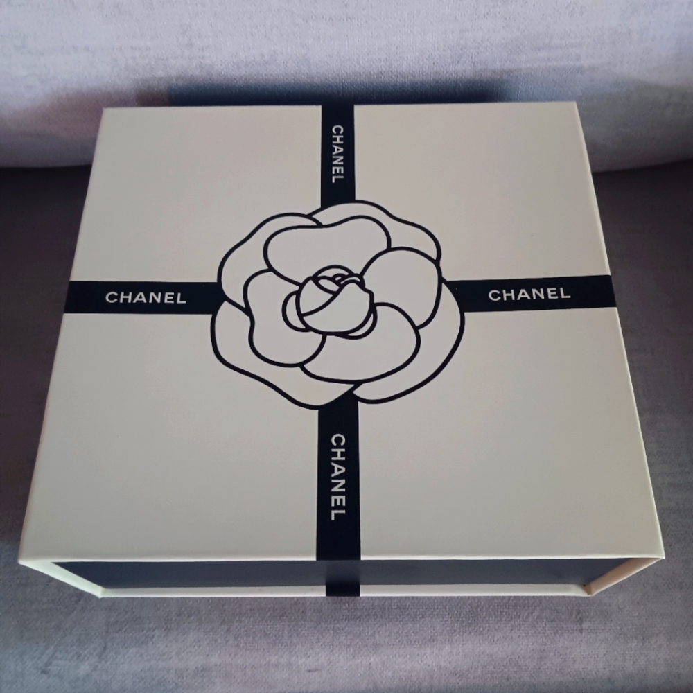 Chanel gift box